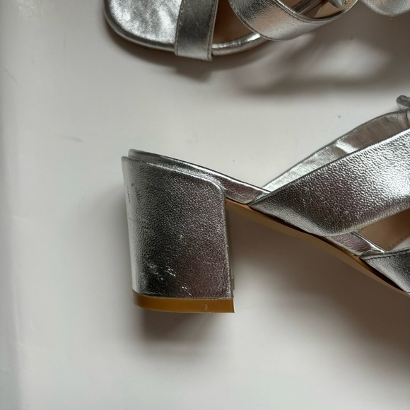 Stuart Weitzman $425 Bandeau‎ Metallic Slide Bow Sandal Silver Leather Sz 6 - Picture 6 of 9
